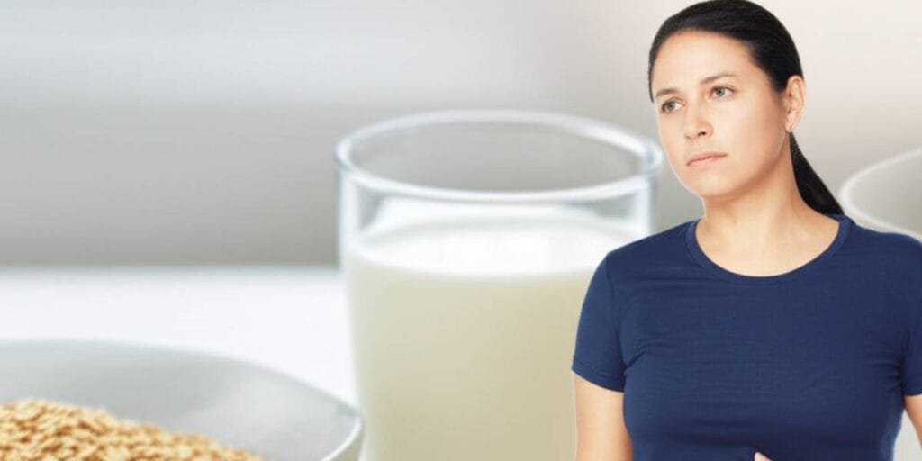 Mujer con síntomas de Enfermedad Inflamatoria Intestinal pensando en la dieta para Crohn y Colitis Ulcerosa (CUCI) y los alimentos prohibidos para alcanzar la remisión.